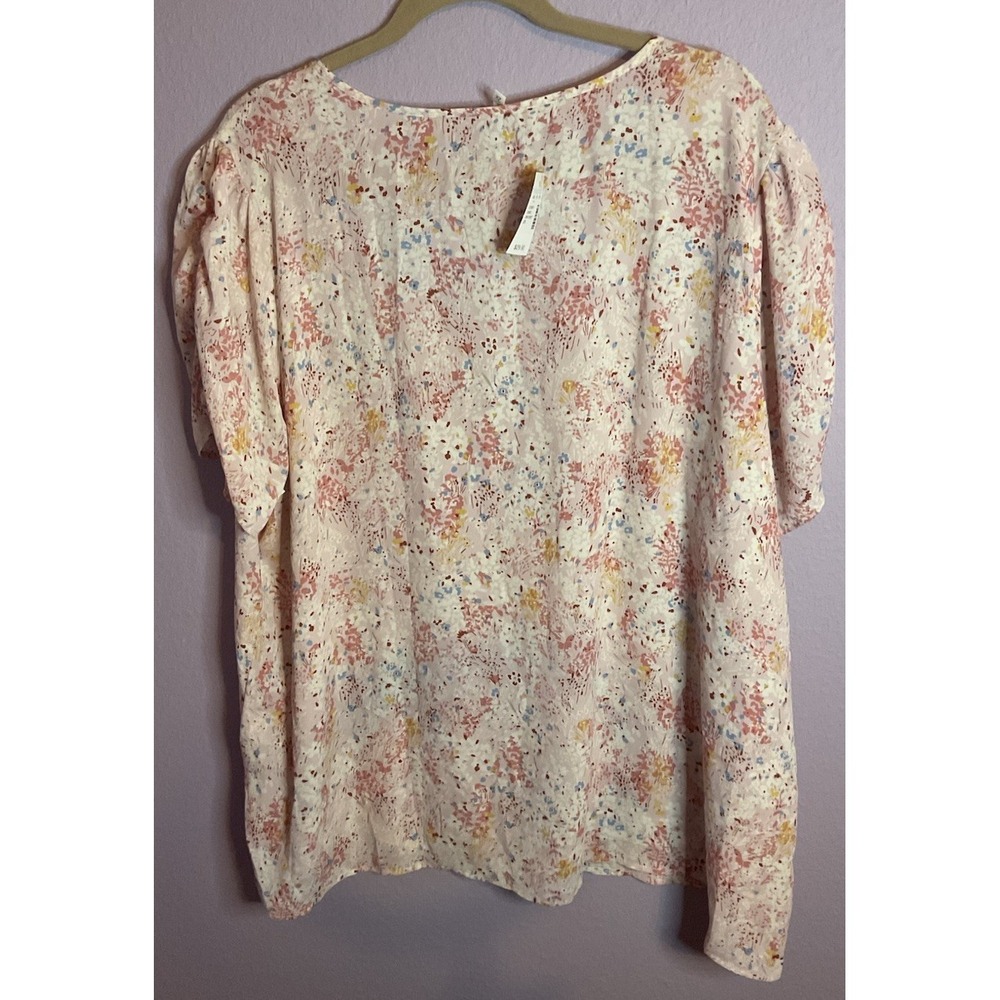 Maurices Pink Floral Print Top Short Sleeve Ruched Sleeves Size 2X New - Picture 3 of 3